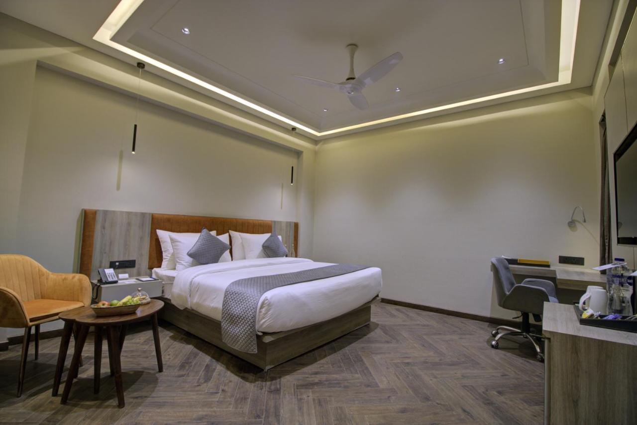 Cygnett Collection K K Hotel Faizābād 外观 照片